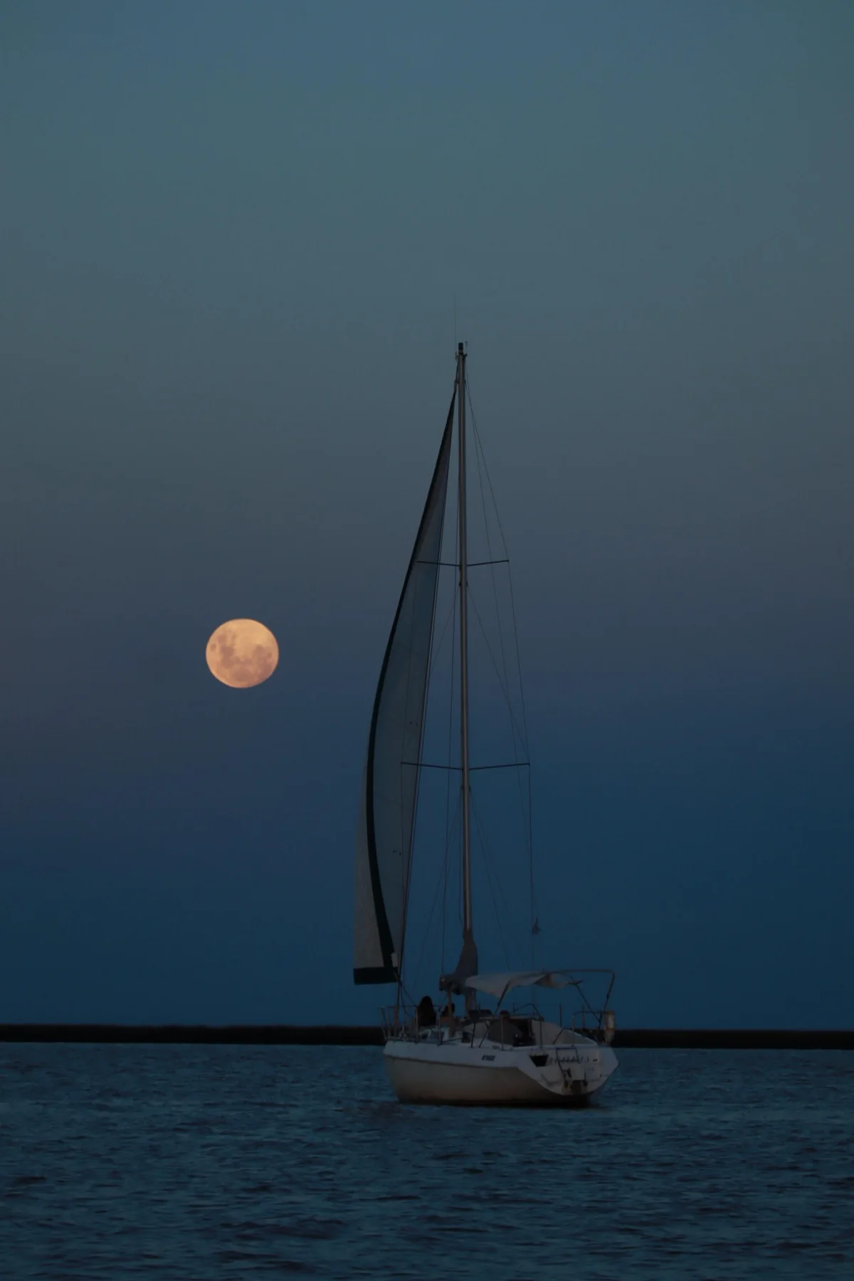 Paseo de luna llena en velero